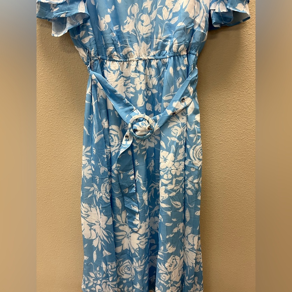 Zesica - Large - New With Tags - Blue Floral Midi Dress with Belt - Picture 10 of 13